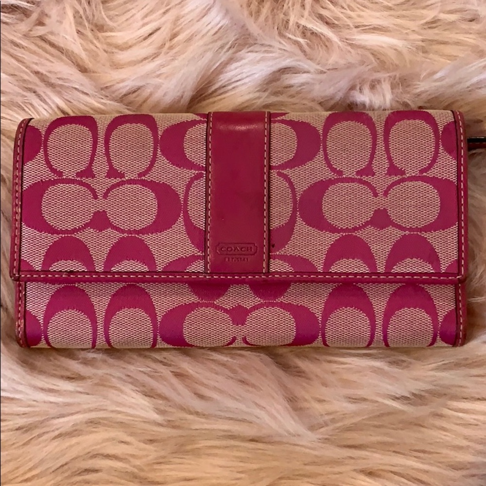 💖 Coach Signature C Tri Fold Wallet- Pink!! 💖